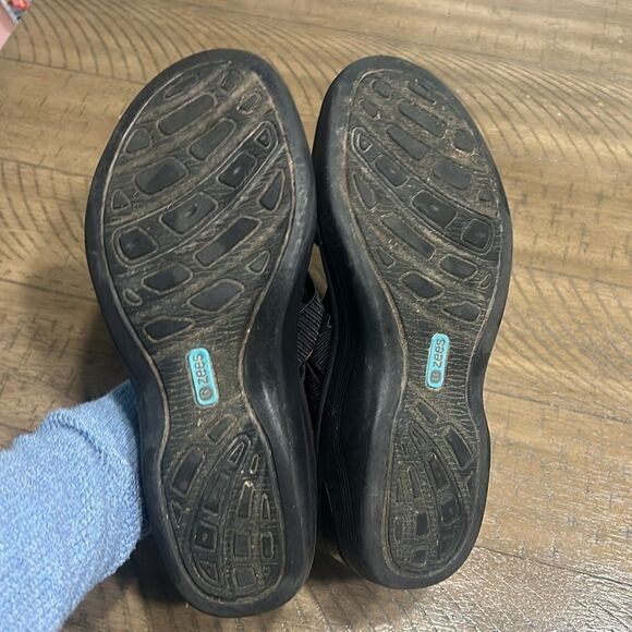 BZees sandals size 8 - Picture 5 of 12